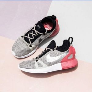 NIKE Duel Racer Women’s Sneakers